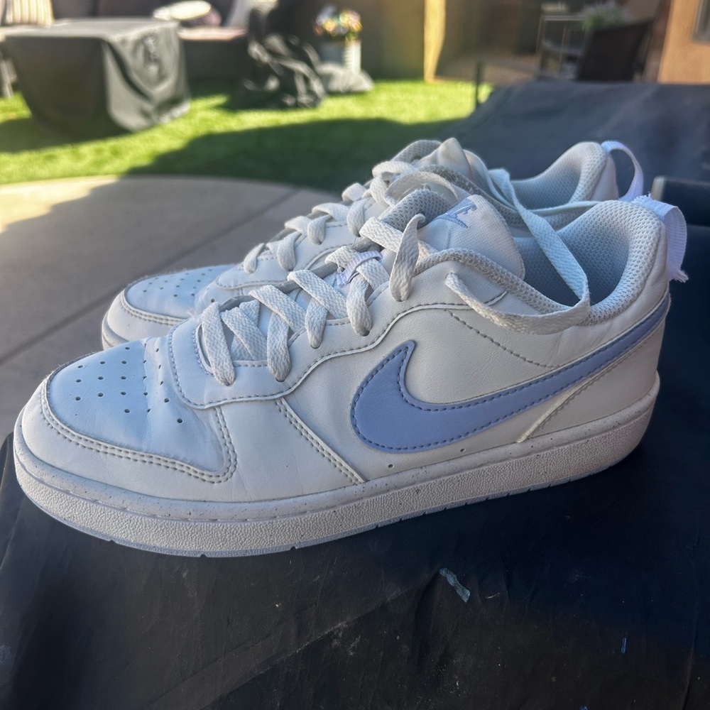 Girls Nike Court. Size 5.5Y. Good condition, white with a lavender colored